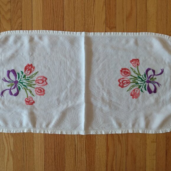 Vintage Embroidered Table Runner Doily Flower Bouquet 14"x30" Rectangular - Picture 1 of 15